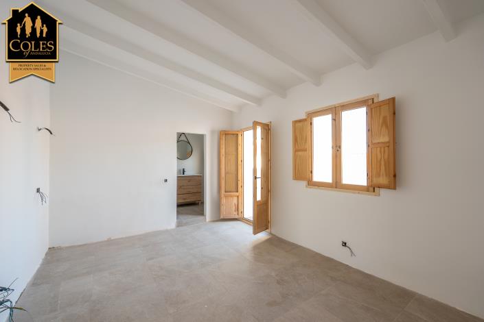 Image No.23-3 Bed Townhouse for sale