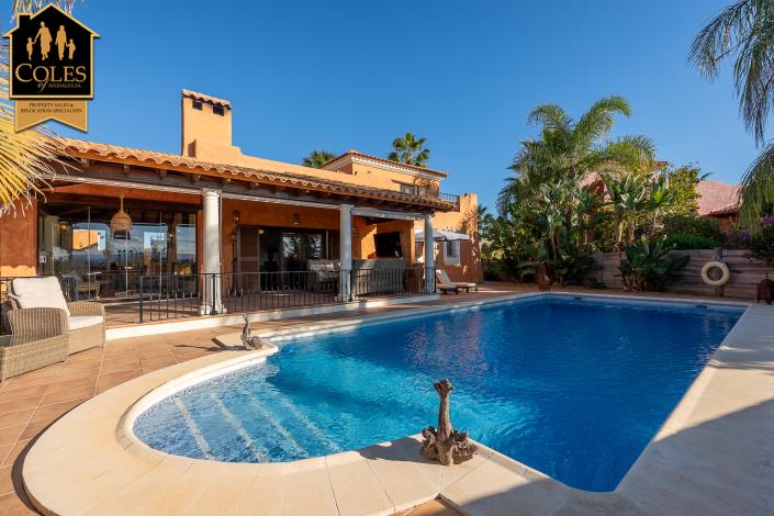 Image No.3-4 Bed Villa / Detached for sale