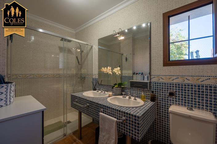 Image No.33-4 Bed Villa / Detached for sale