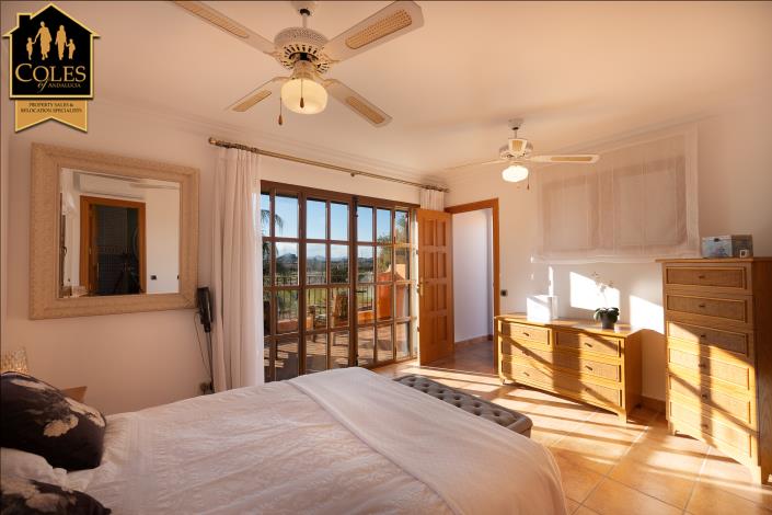 Image No.37-4 Bed Villa / Detached for sale