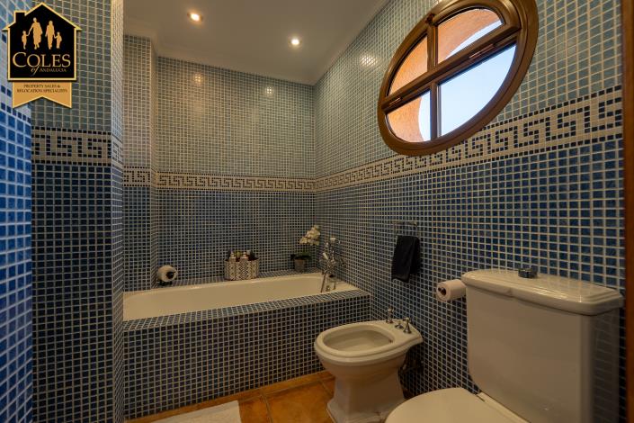 Image No.39-4 Bed Villa / Detached for sale