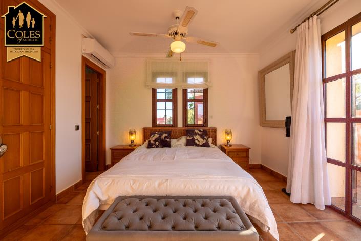 Image No.41-4 Bed Villa / Detached for sale