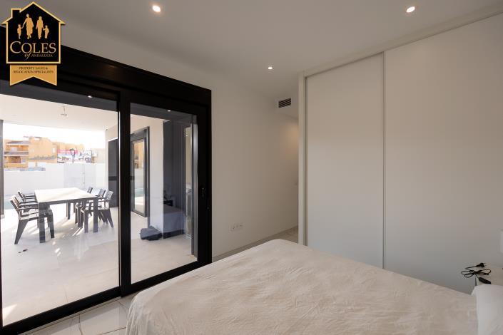 Image No.26-2 Bed Villa / Detached for sale