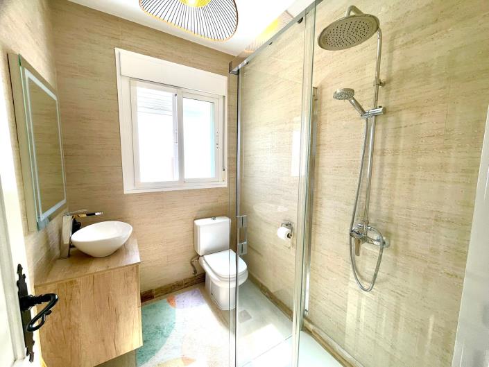 Image No.9-3 Bed Villa / Detached for sale