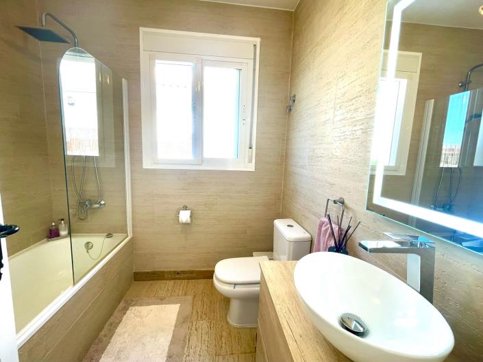 Image No.13-3 Bed Villa / Detached for sale