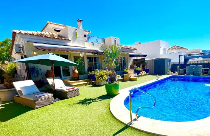 Image No.24-3 Bed Villa / Detached for sale