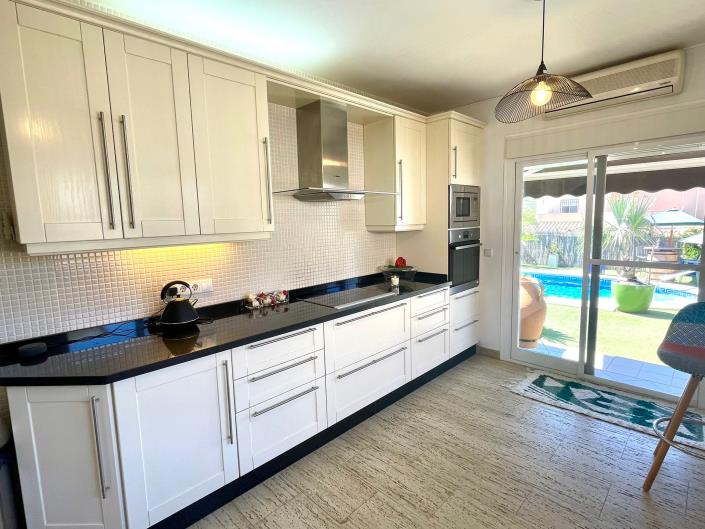 Image No.26-3 Bed Villa / Detached for sale