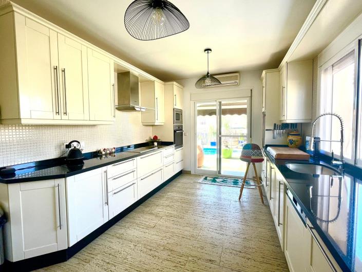 Image No.28-3 Bed Villa / Detached for sale