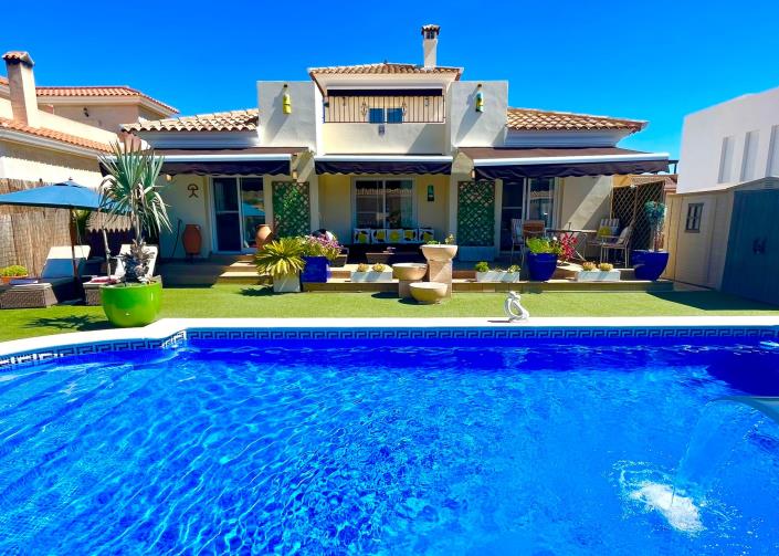 Image No.35-3 Bed Villa / Detached for sale