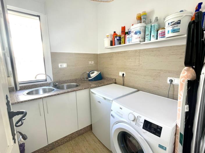 Image No.36-3 Bed Villa / Detached for sale