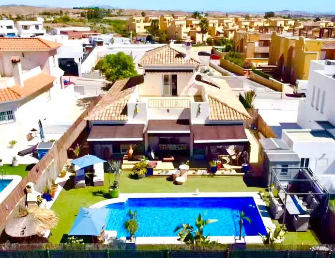 Image No.44-3 Bed Villa / Detached for sale