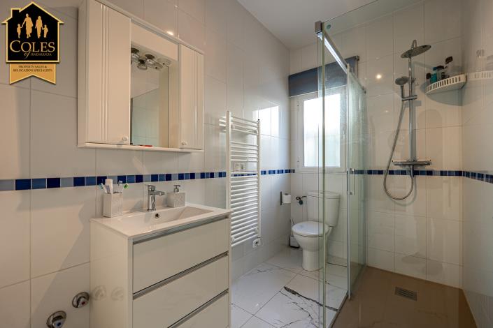 Image No.23-4 Bed Villa / Detached for sale