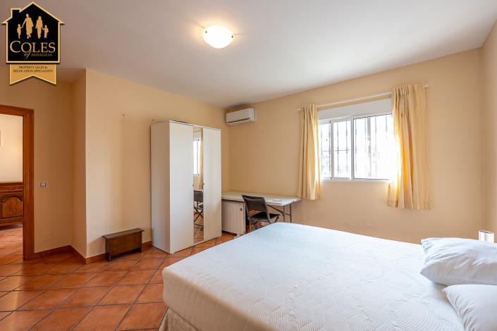 Image No.27-3 Bed Villa / Detached for sale