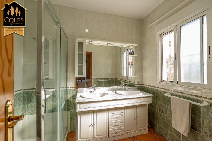 Image No.33-3 Bed Villa / Detached for sale