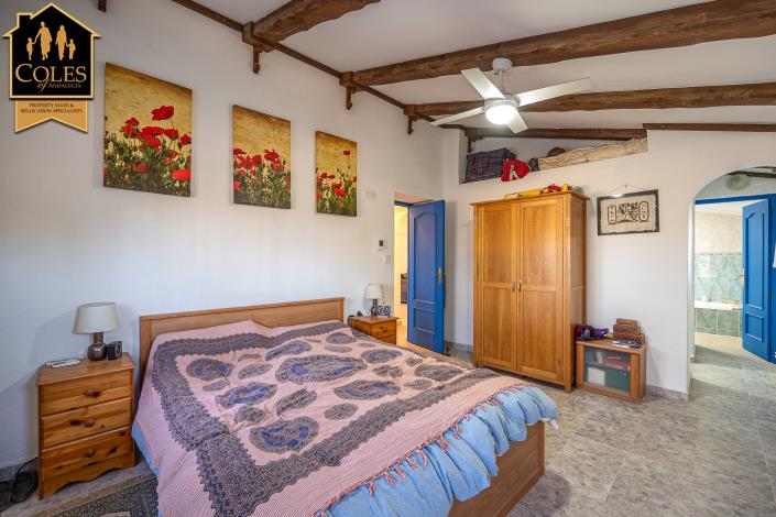 Image No.32-3 Bed Villa / Detached for sale