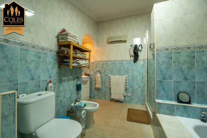 Image No.35-3 Bed Villa / Detached for sale