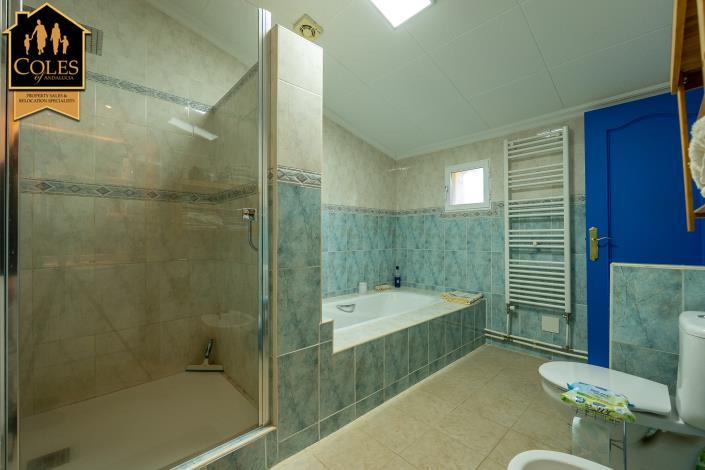 Image No.36-3 Bed Villa / Detached for sale