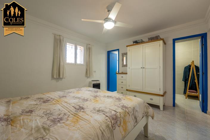 Image No.41-3 Bed Villa / Detached for sale