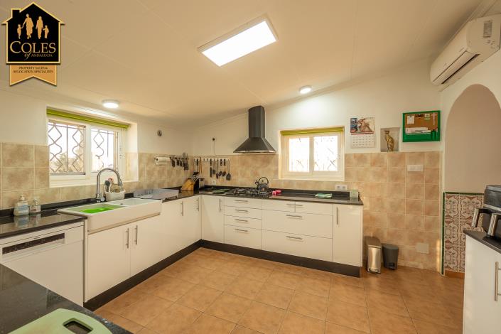 Image No.45-3 Bed Villa / Detached for sale