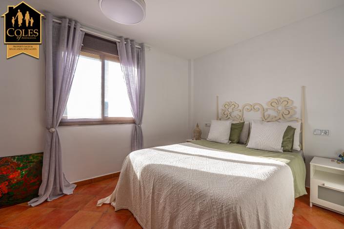 Image No.25-3 Bed Townhouse for sale