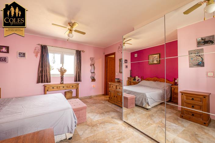 Image No.29-3 Bed Villa / Detached for sale