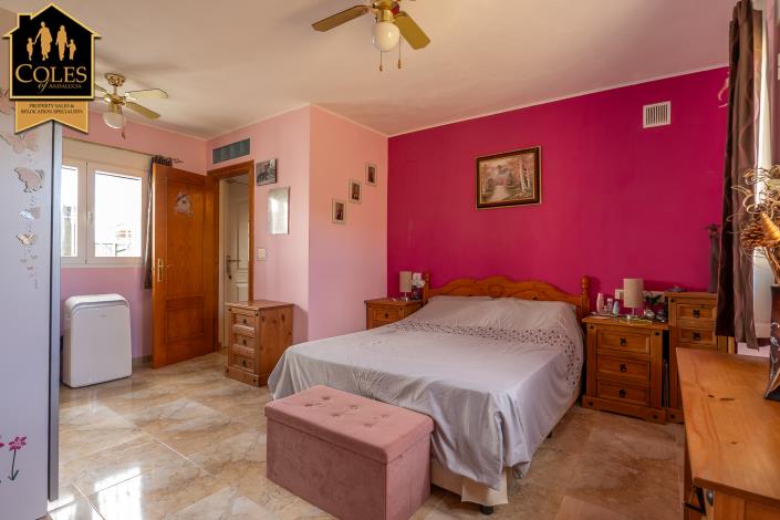 Image No.31-3 Bed Villa / Detached for sale