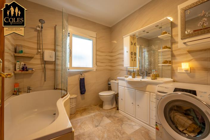 Image No.32-3 Bed Villa / Detached for sale