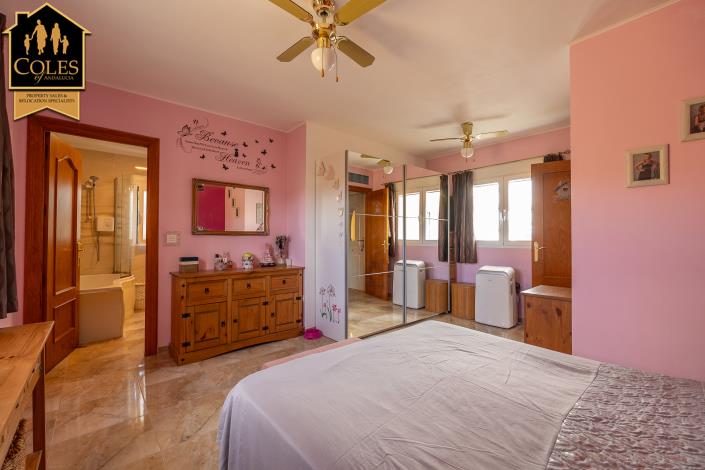 Image No.33-3 Bed Villa / Detached for sale