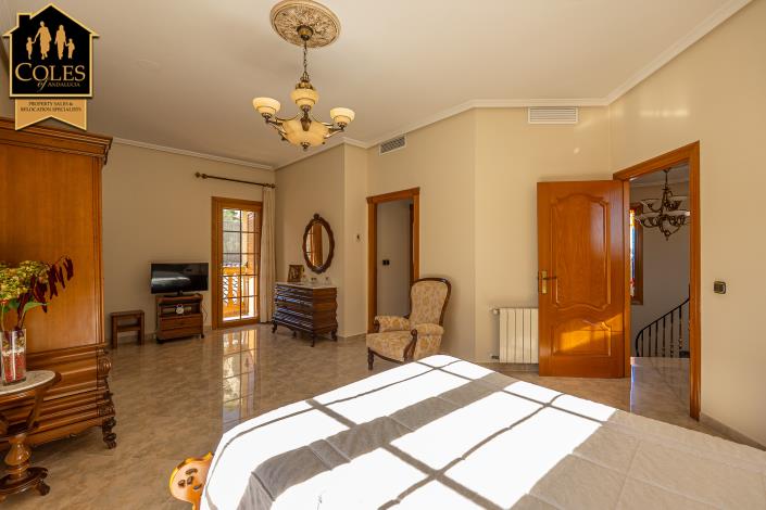 Image No.25-5 Bed Villa for sale