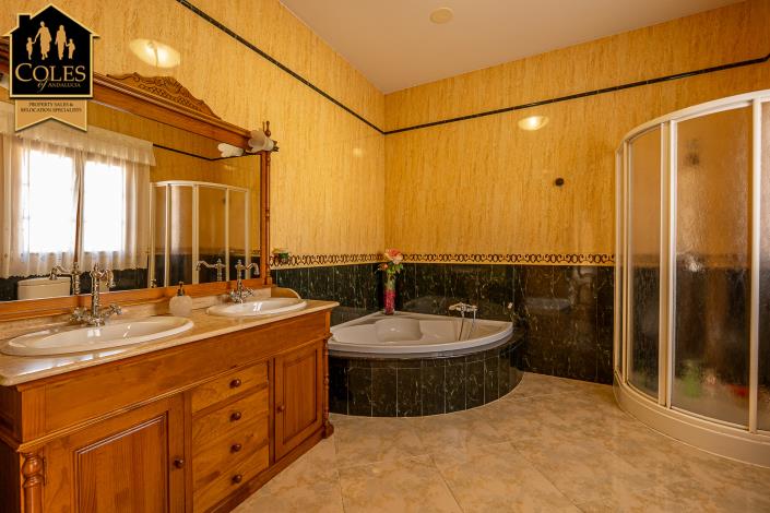 Image No.27-5 Bed Villa for sale