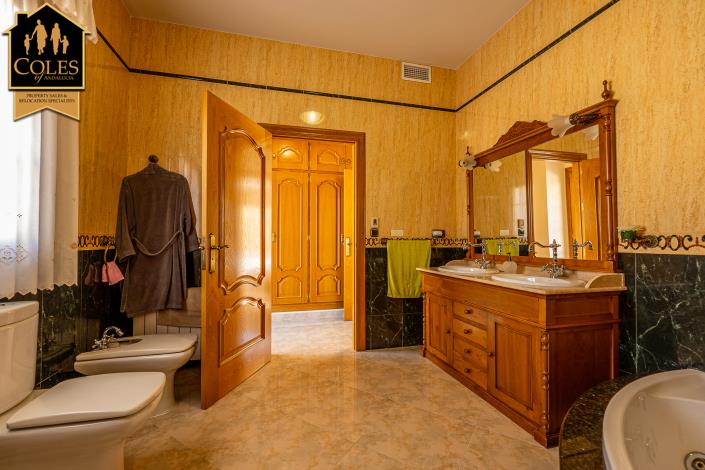 Image No.28-5 Bed Villa for sale