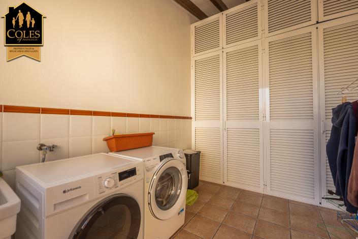 Image No.48-5 Bed Villa for sale