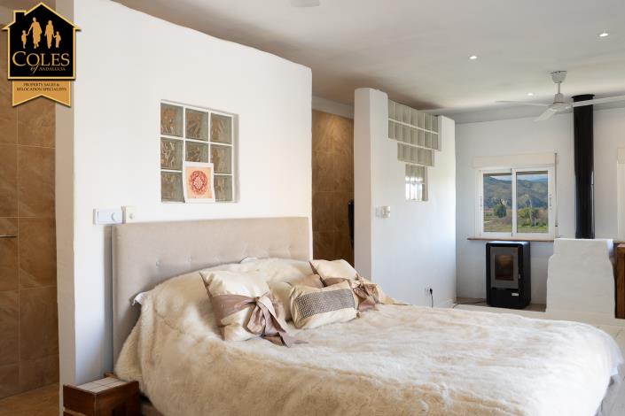 Image No.24-4 Bed Cortijo for sale