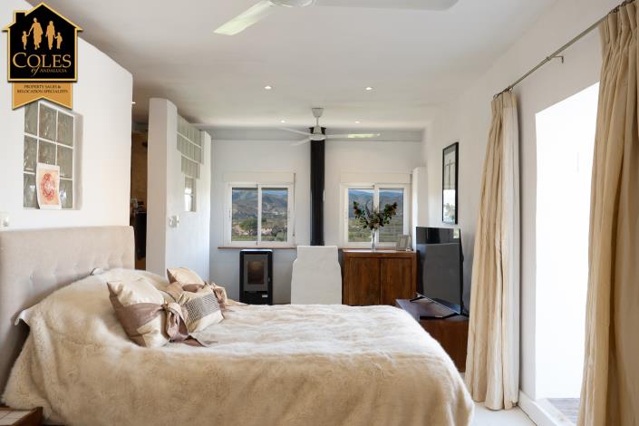 Image No.25-4 Bed Cortijo for sale