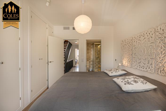 Image No.21-3 Bed Townhouse for sale