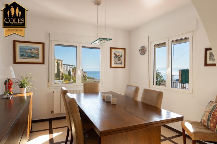 Image No.8-4 Bed Villa / Detached for sale