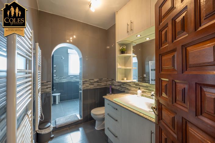 Image No.18-4 Bed Villa / Detached for sale