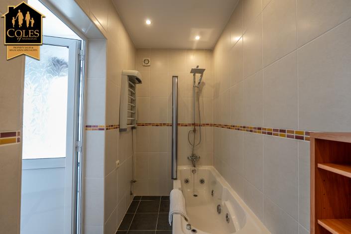 Image No.32-4 Bed Villa / Detached for sale