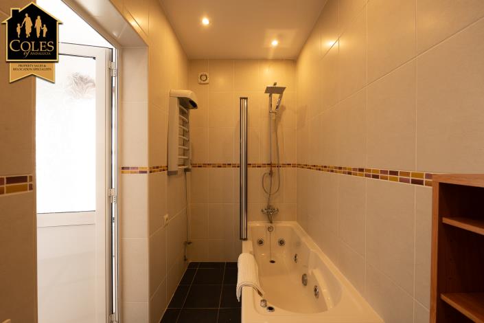 Image No.33-4 Bed Villa / Detached for sale