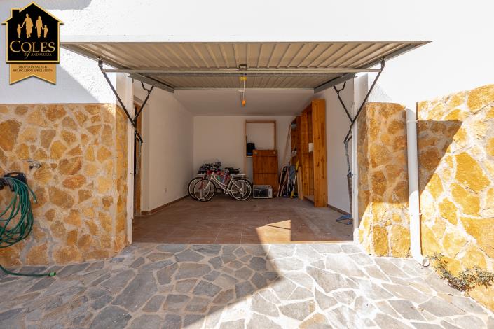 Image No.35-4 Bed Villa / Detached for sale