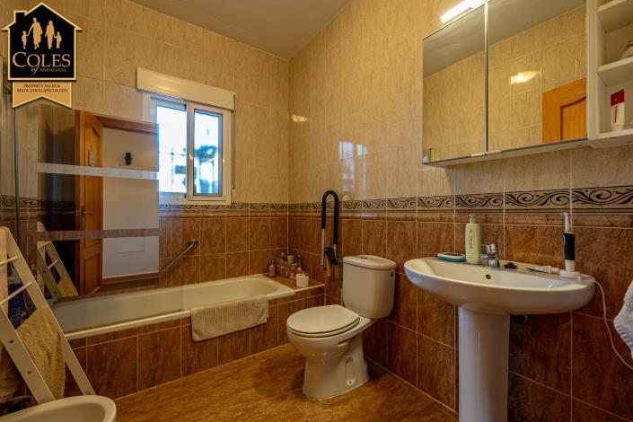 Image No.14-3 Bed Villa / Detached for sale