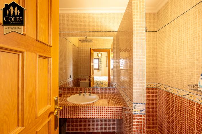 Image No.16-4 Bed Villa / Detached for sale