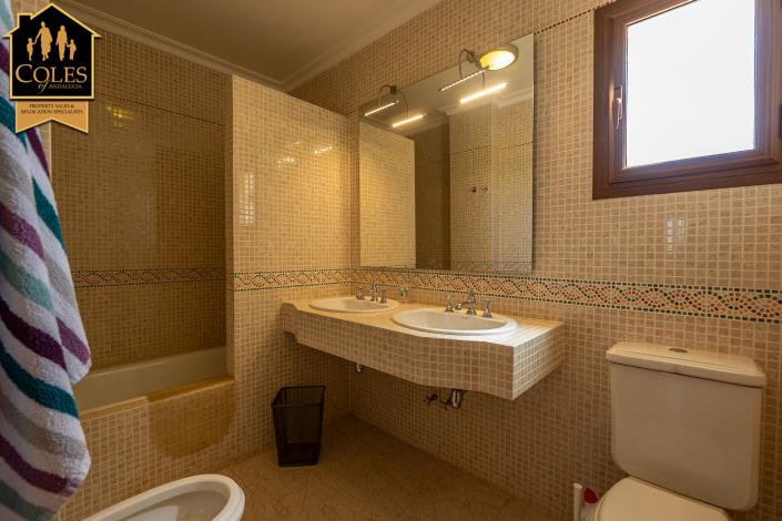 Image No.19-4 Bed Villa / Detached for sale