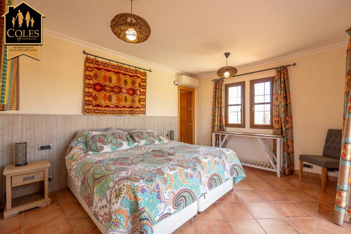 Image No.20-4 Bed Villa / Detached for sale