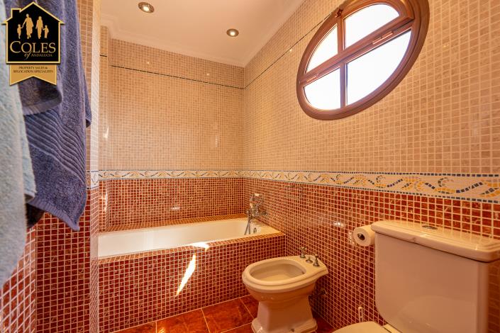 Image No.23-4 Bed Villa / Detached for sale