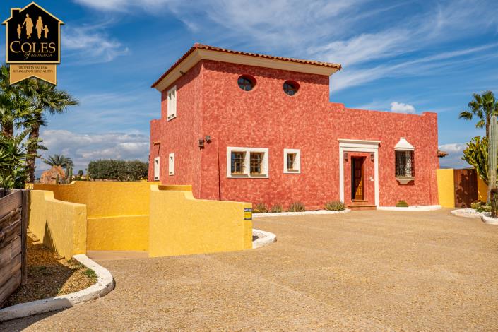 Image No.27-4 Bed Villa / Detached for sale