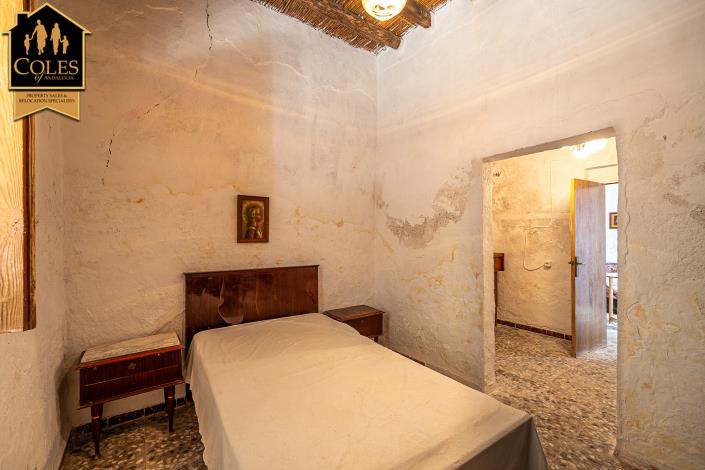 Image No.12-2 Bed Townhouse for sale