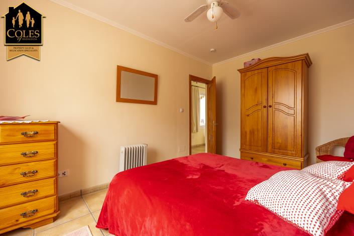 Image No.24-3 Bed Villa / Detached for sale