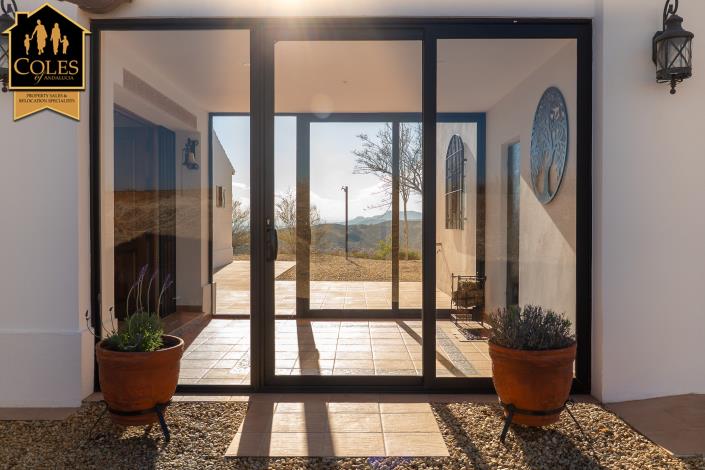 Image No.6-4 Bed Villa / Detached for sale