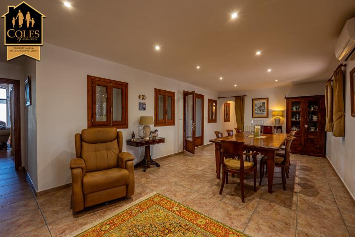 Image No.17-4 Bed Villa / Detached for sale